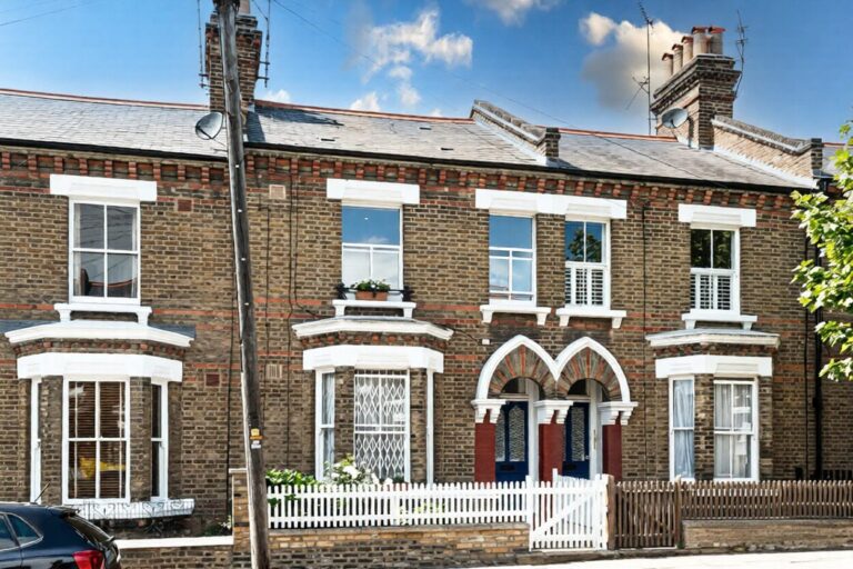 Fifth Avenue 37 - Image 2