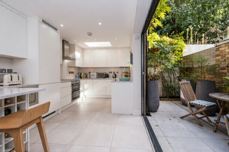 Tunis Road 22 - Image 1